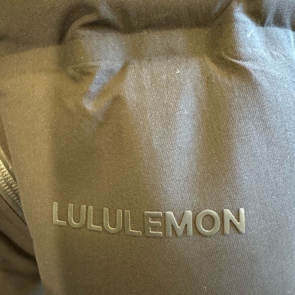 Lululemon StretchSeal Sleet Street Jacket size 6. - Picture 7 of 7